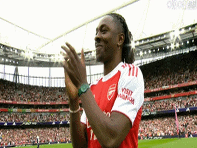 完美融入!廷伯:埃泽上演帽子戏法不是巧合,他很努力性格也很好